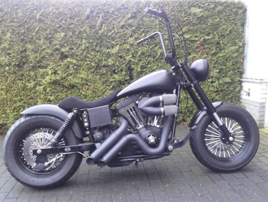 Dikke verbouwde Harley Davidson streetbob